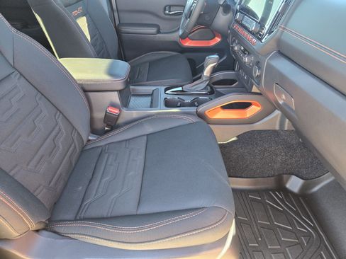 Used 2025 Nissan Frontier PRO-4X image 17