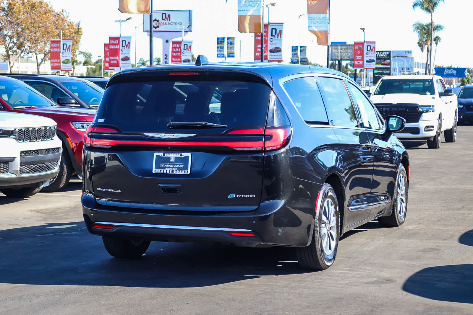 Used 2023 Chrysler Pacifica Limited FWD image 4