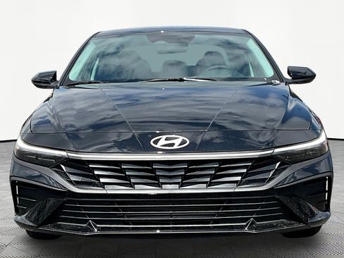 New 2026 Hyundai Elantra SE FWD image 2