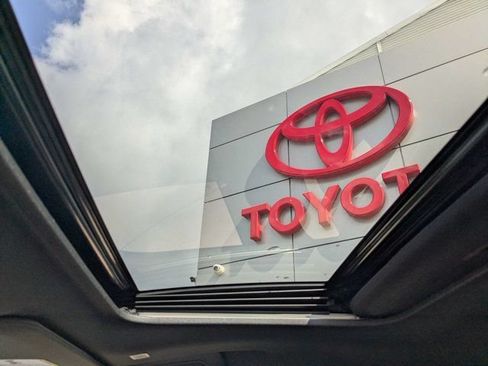 New 2026 Toyota Sienna Limited FWD image 17