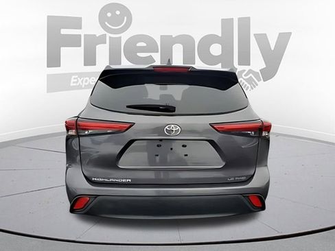 Used 2023 Toyota Highlander LE AWD/4WD image 4