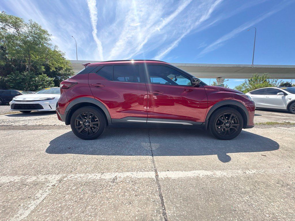 Used 2023 Nissan Kicks SR FWD image 2