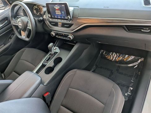 Used 2025 Nissan Altima 2.5 SV FWD image 31