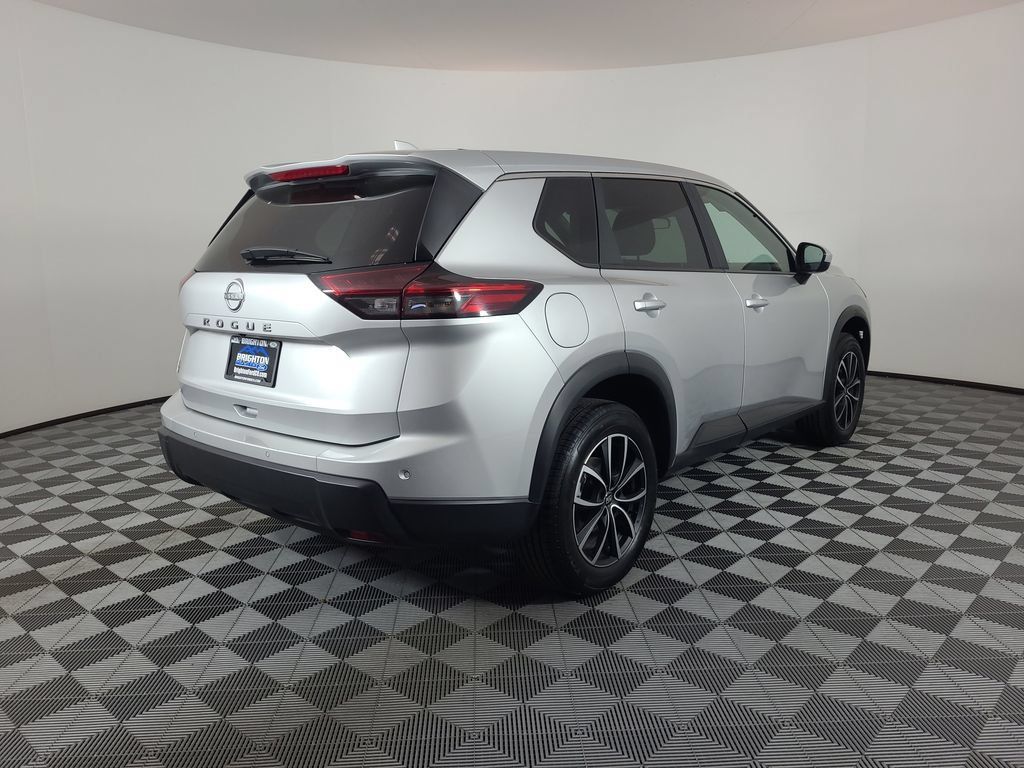 Used 2025 Nissan Rogue SV FWD image 3