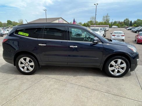 Used 2017 Chevrolet Traverse LT w/ Style and Technology Package AWD/4WD image 4