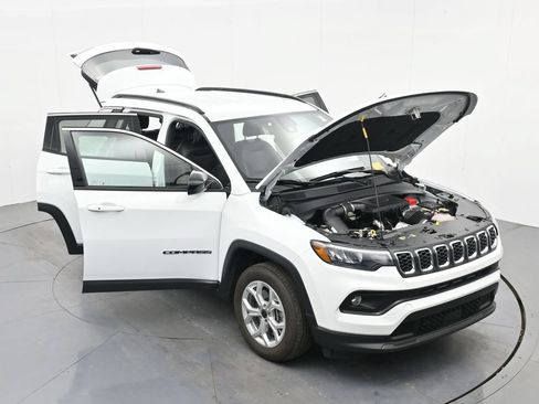 Used 2025 Jeep Compass Latitude AWD/4WD image 38