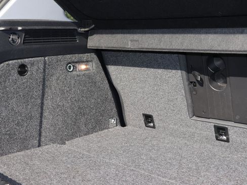 Used 2013 Volkswagen Tiguan S image 6