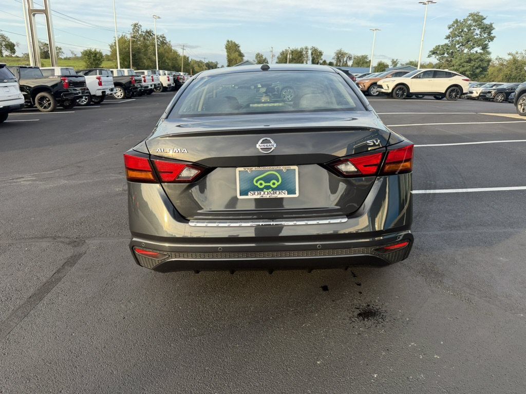 Used 2022 Nissan Altima 2.5 SV FWD image 5