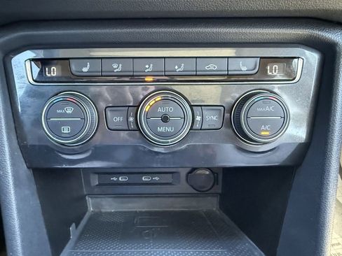 Used 2021 Volkswagen Tiguan SE w/ Panoramic Sunroof Package image 30