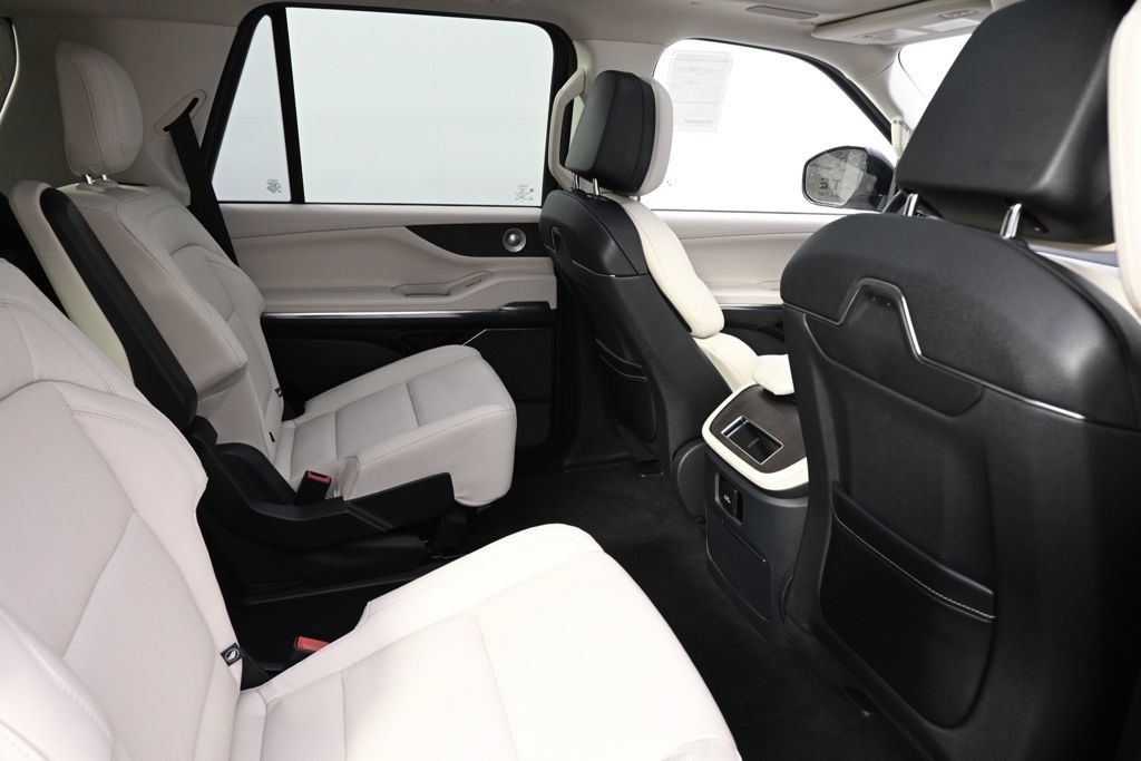 New 2027 Lincoln Navigator Reserve w/ Jet Appearance Package AWD/4WD image 18