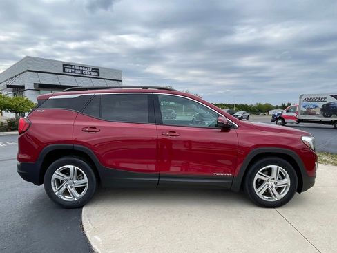 Used 2020 GMC Terrain SLE w/ Driver Convenience Package FWD image 9