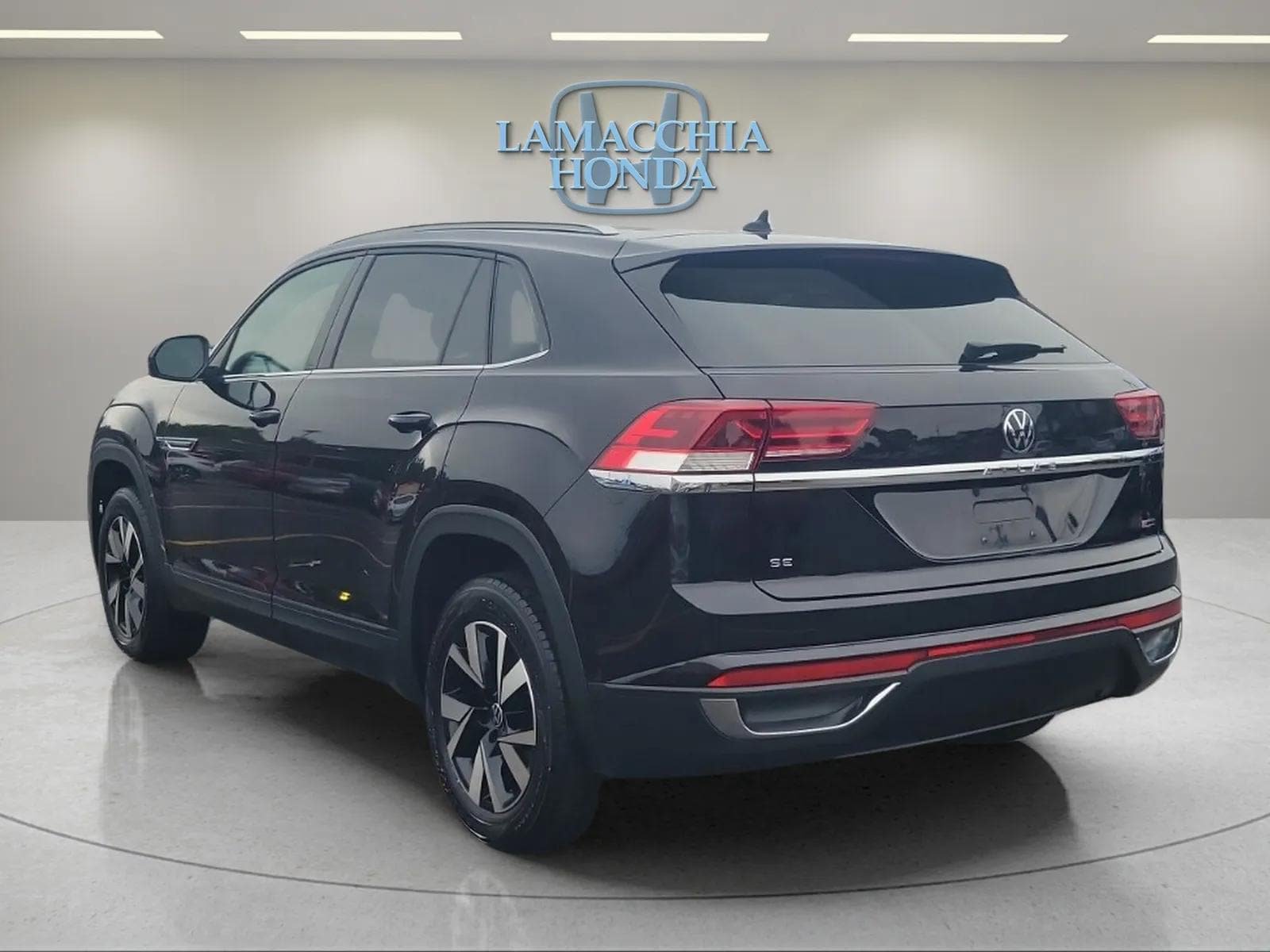 Used 2022 Volkswagen Atlas Cross Sport SE AWD/4WD image 3