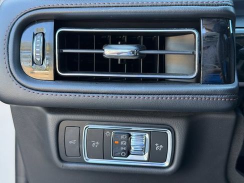 Used 2024 Lincoln Aviator 2WD w/ Premium Package image 9