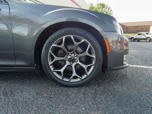 Used 2018 Chrysler 300 S w/ 300S Premium Group RWD image 12
