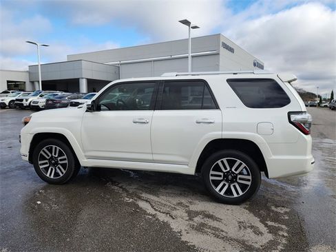 Used 2015 Toyota 4Runner Limited image 6