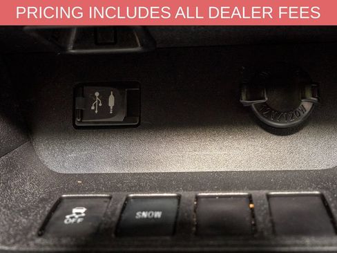 Used 2016 Toyota Highlander XLE FWD image 17