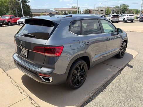 Certified 2023 Volkswagen Taos SE w/ Black Wheel Package FWD image 9