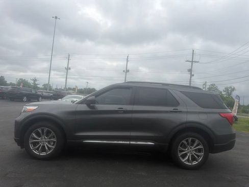 Used 2020 Ford Explorer XLT w/ Equipment Group 202A AWD/4WD image 4