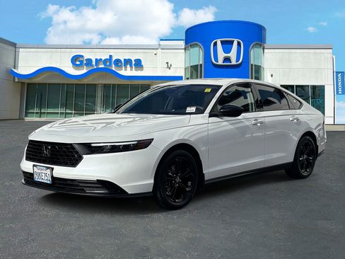 Certified 2025 Honda Accord SE image 3