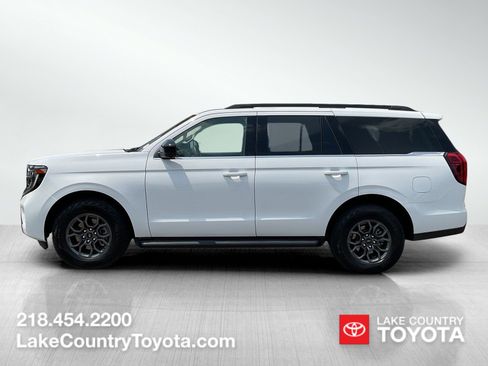 Used 2025 Ford Expedition Active AWD/4WD image 2