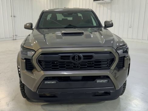 Used 2025 Toyota Tacoma TRD Sport AWD/4WD image 4