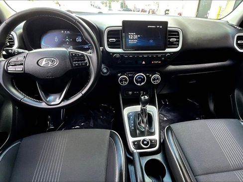 Used 2023 Hyundai Venue Limited image 14