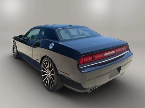 Used 2014 Dodge Challenger SXT RWD image 5