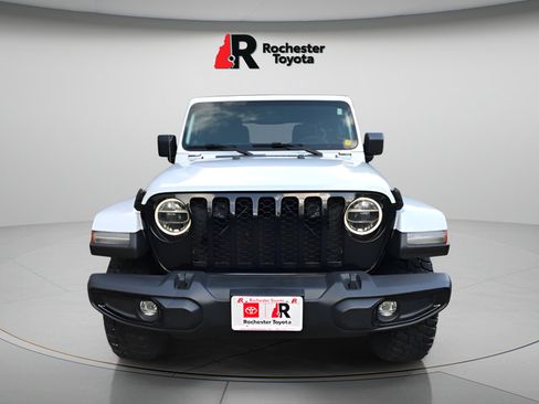 Used 2022 Jeep Gladiator Sport AWD/4WD image 2