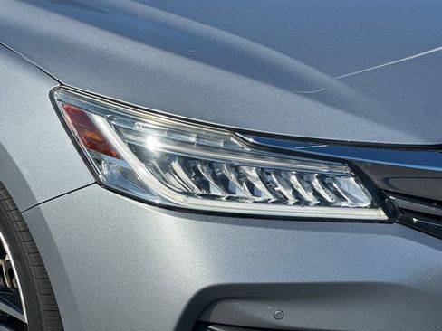 Used 2017 Honda Accord Touring image 43