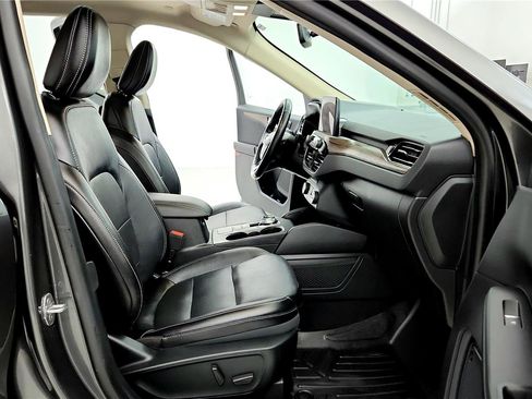 Used 2020 Ford Escape Titanium image 17