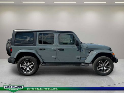 Used 2024 Jeep Wrangler Unlimited w/ Convenience Group AWD/4WD image 5