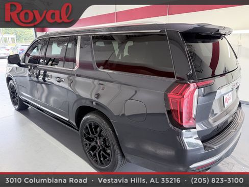 Used 2023 GMC Yukon XL Denali w/ Denali Reserve Package RWD image 9