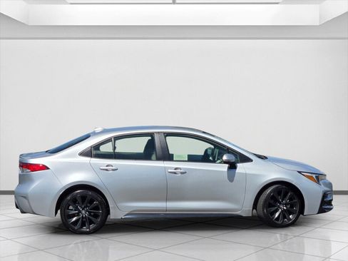 Used 2026 Toyota Corolla SE w/ SE Package FWD image 4