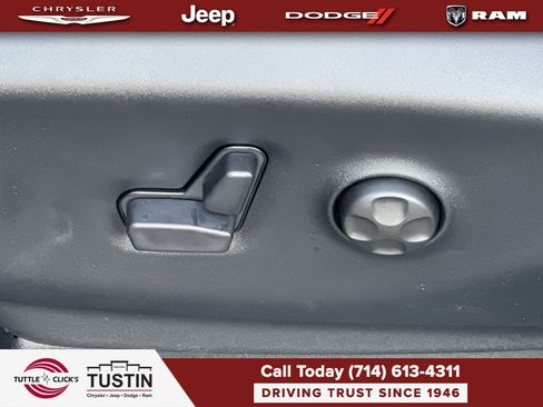 New 2026 Chrysler Pacifica Select FWD image 22