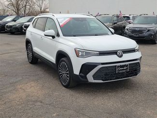 Used 2025 Volkswagen Taos SE video 2