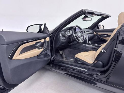 Used 2016 BMW M4 Convertible image 31