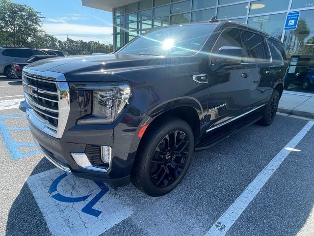 Used 2023 GMC Yukon XL SLT RWD image 1