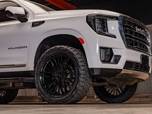 Used 2023 GMC Yukon SLT w/ Max Trailering Package image 12