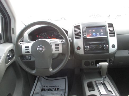 Used 2019 Nissan Frontier SV image 12