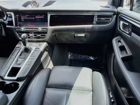 Used 2019 Porsche Macan AWD/4WD image 18