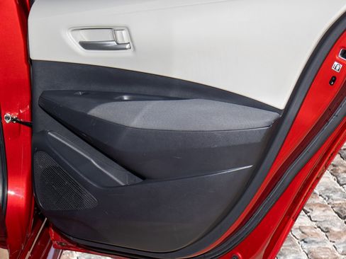 Used 2020 Toyota Corolla LE image 12