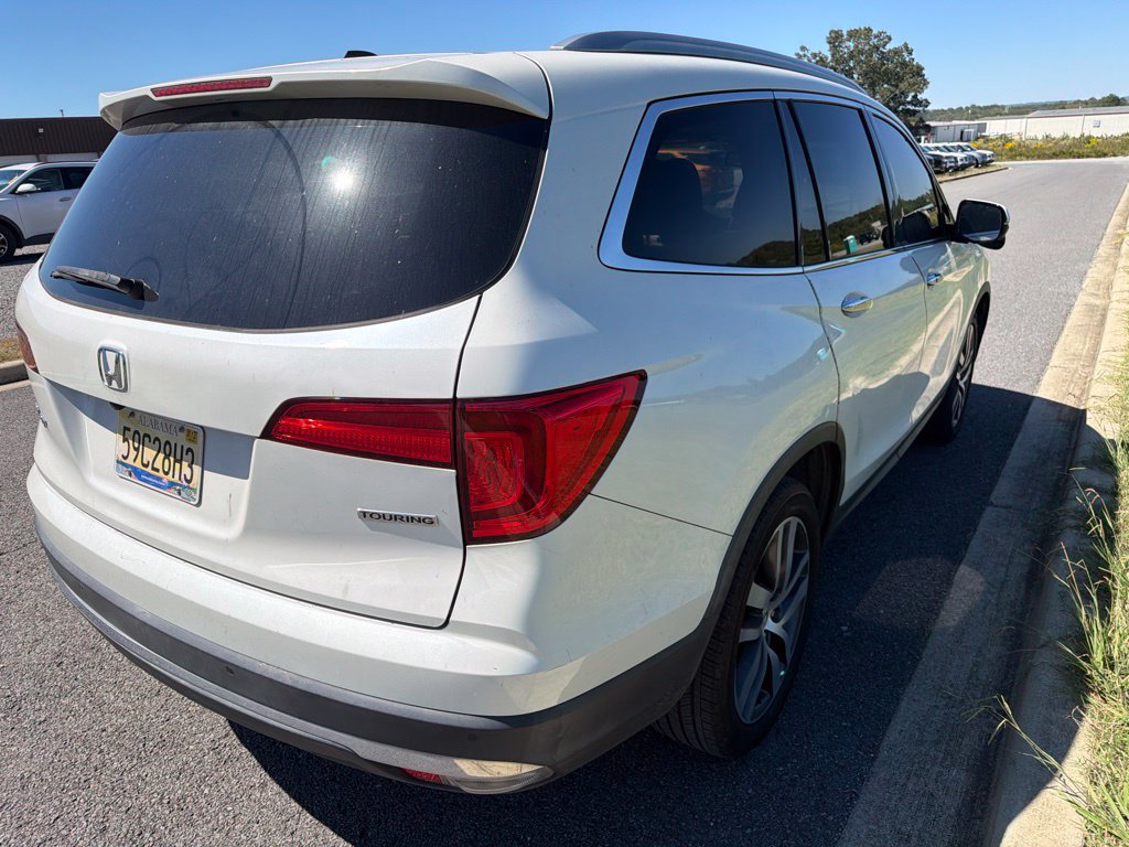 Used 2017 Honda Pilot Touring image 5