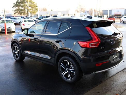 Used 2025 Volvo XC40 B5 Core AWD/4WD image 7