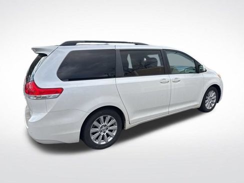 Used 2013 Toyota Sienna Limited w/ Premium Pkg AWD/4WD image 3