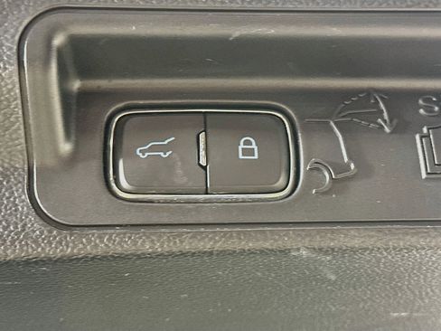 Used 2024 Ford Explorer XLT w/ Equipment Group 202A AWD/4WD image 29