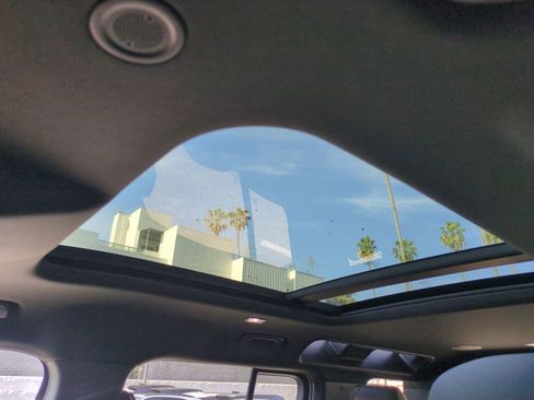 New 2026 Land Rover Defender 110 X-Dynamic SE image 24