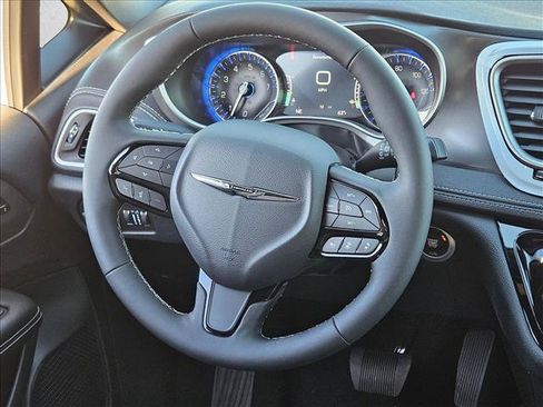 New 2026 Chrysler Pacifica Select w/ S Appearance Package FWD image 11