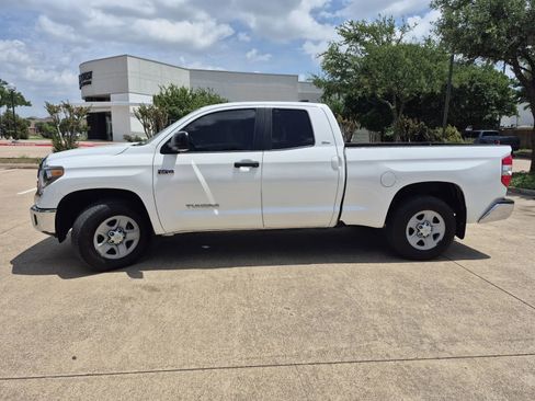 Used 2020 Toyota Tundra SR5 w/ SR5 Upgrade Package RWD image 2