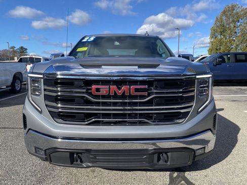 Used 2025 GMC Sierra 1500 SLT image 2