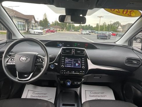 Used 2020 Toyota Prius L Eco FWD image 12